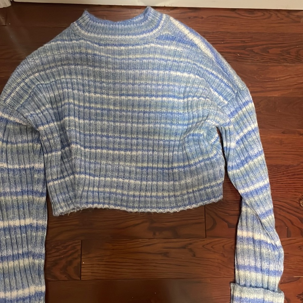 Crop blue sweater